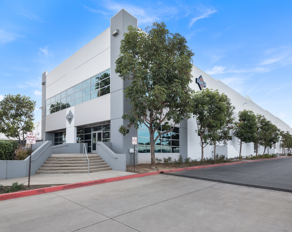 exterior view of the harbor distributing beverage distribution facility in santa fe springs california