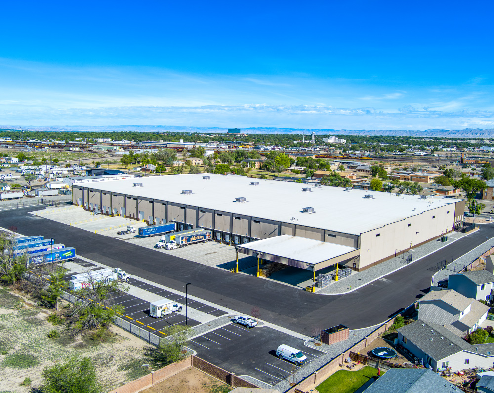 arco-beverage-group-high-country-beverage-grand-junction-colorado-gallery-15 aerial image of the loading docks of the high country beverage distribution facility in grand junction colorado